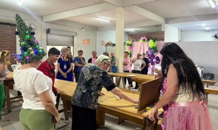 PROGRAMA AQUI TEM ARTE PROMOVE FESTA DE DIA DAS CRIANÇAS PARA ALUNAS ADULTAS DA ÁREA RURAL DE ITAJAÍ