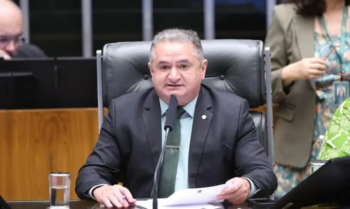 Câmara dos Deputados analisa projeto para manutenção e cercamento de imóveis urbanos abandonados