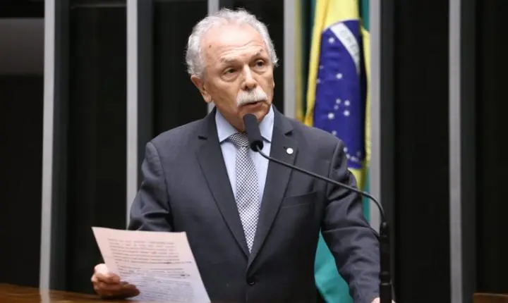 Projeto propõe banimento gradual de plásticos descartáveis no setor público e escolas