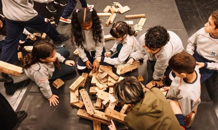 Projeto proporciona experiências de arte contemporânea para crianças em Itajaí