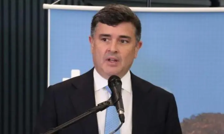 Projeto prevê punição por atraso no pagamento de médicos