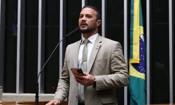 Projeto de Lei busca criminalizar o uso de animais no tráfico de drogas