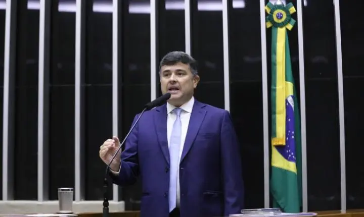 Proposta legislativa exige técnico de enfermagem em escolas de tempo integral