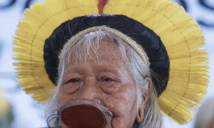 Cacique Raoni inicia dieta oral e mostra melhora em seu quadro de saúde