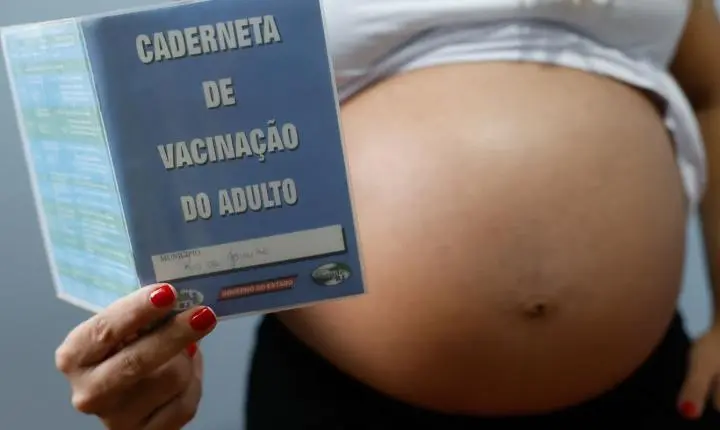 Baixa adesão à vacinação de gestantes gera alertas sobre riscos no país
