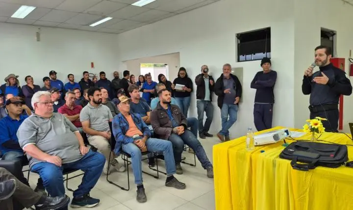 Samae de Brusque promoveu palestra sobre trânsito durante o Maio Amarelo