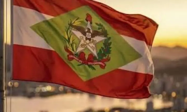 Santa Catarina precisa de projetos, não de políticos que vivem da guerra ideológica