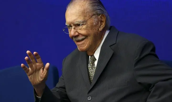 José Sarney é internado no Hospital Sírio-Libanês com pneumonia bacteriana