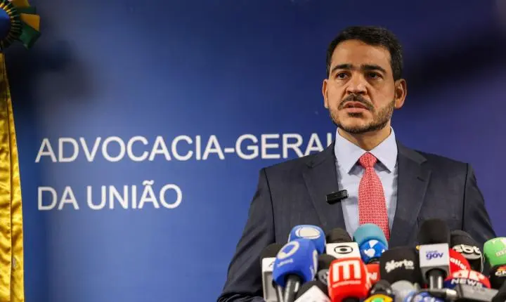 Senador entrega parecer favorável à indicação de Messias ao STF