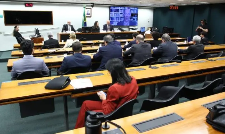 Setor empresarial clama por redução de encargos trabalhistas e critica mudanças na jornada de trabalho