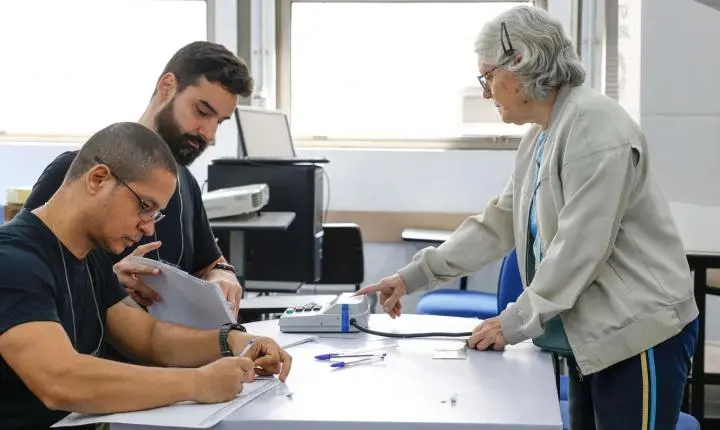 TRE-SP substitui 251 urnas eletrônicas durante a votação no estado