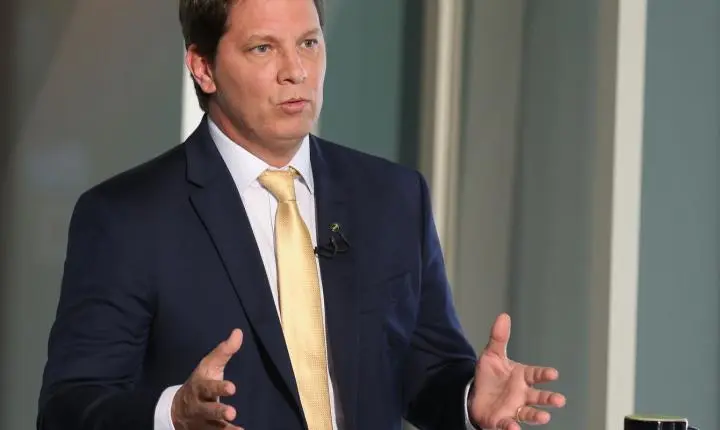 STF enfrenta dificuldades para notificar Mário Frias sobre apuração ligada a filme de Bolsonaro