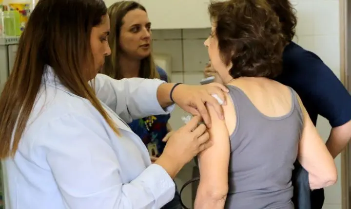 SUS amplia uso da vacina Pneumo 20 para idosos com mais de 85 anos