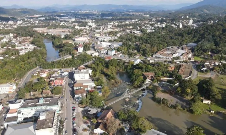 Timbó e o preço da omissão: 40 casas perdidas, muitas desculpas e pouca responsabilidade
