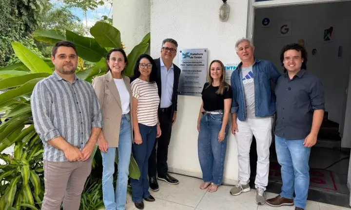 Timbó homenageia professor Tibério Valcanaia com nome em prédio da Educação