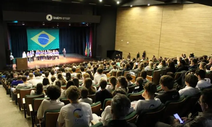 Timbó inicia Semana da Pátria 2026 com cerimônia de hasteamento das bandeiras e programação no CIC