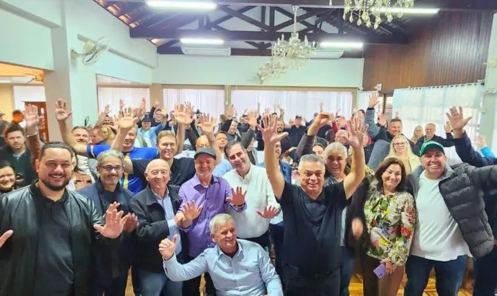 Timbó – Pré-candidato ao Governo do Estado, João Rodrigues reúne lideranças do Vale Europeu