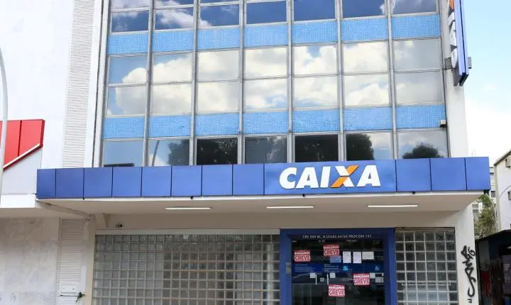 Trabalhadores votam proposta do banco para encerrar a greve da Caixa