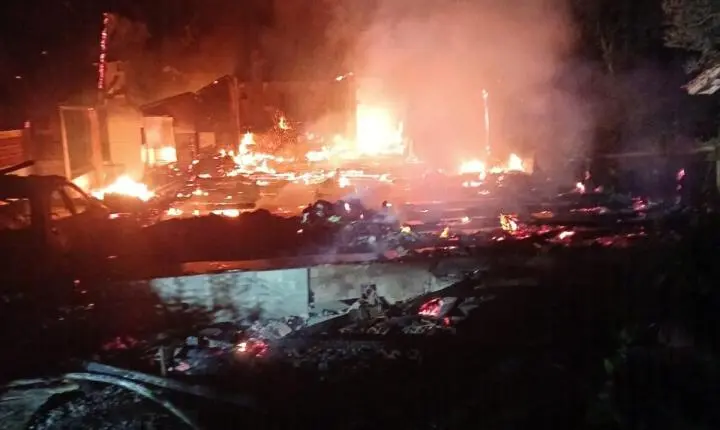 Tragédia em Doutor Pedrinho: casal morre após incêndio destruir residência durante a madrugada