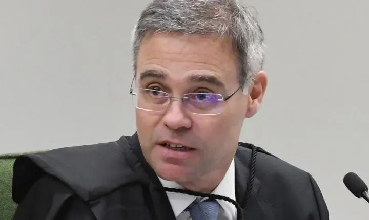 TSE inicia julgamento sobre postagens envolvendo Flávio Bolsonaro