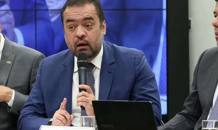 Claudio Castro tem condenação por inelegibilidade mantida pelo TSE
