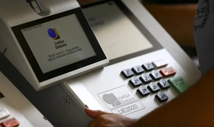 Urnas já estavam fechadas quando Tubarão soube da prorrogação
