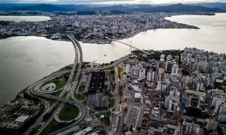 Vaga em Florianópolis paga R$ 3,3 mil e tem inscrições abertas