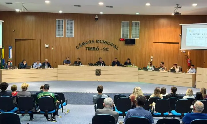Vereadores, Prefeitura e comunidade timboense discutem projeto de lei que regulamenta execução e padronização das calçadas no município