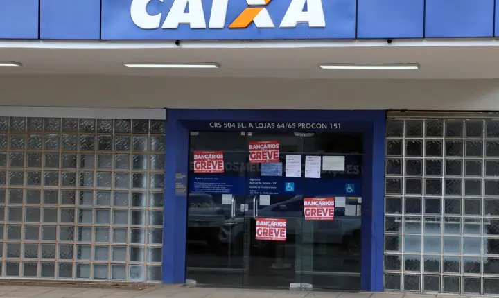 Empregados da Caixa rejeitam nova proposta e mantêm greve nacional