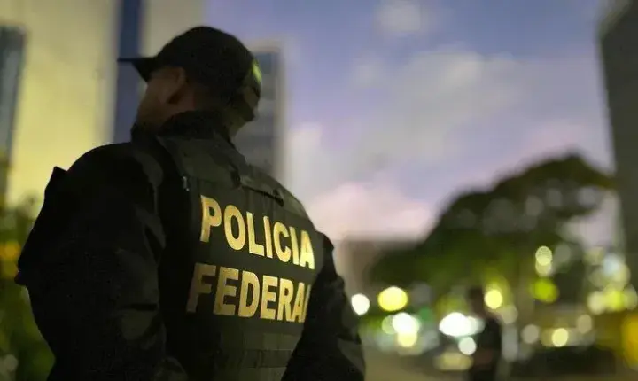 PF mira fraude milionária com criptomoedas e cumpre mandados em Blumenau, Indaial e Pomerode; mais de 10 mil pessoas podem ter sido vítimas
