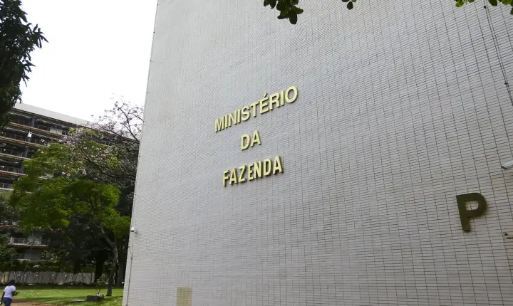Fazenda reduz projeção para o crescimento do PIB em 2026 e 2027