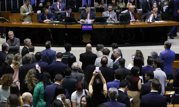 Senado marca votação da PEC pelo fim da escala 6x1 para quarta-feira
