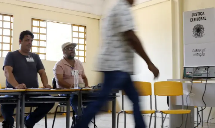 Cerca de 158,7 milhões de eleitores vão às urnas em todo o país